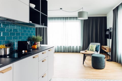 Studio | Premium bedding, in-room safe, desk, free WiFi