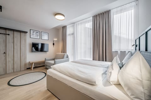 Exclusive Double Room | Free WiFi, bed sheets