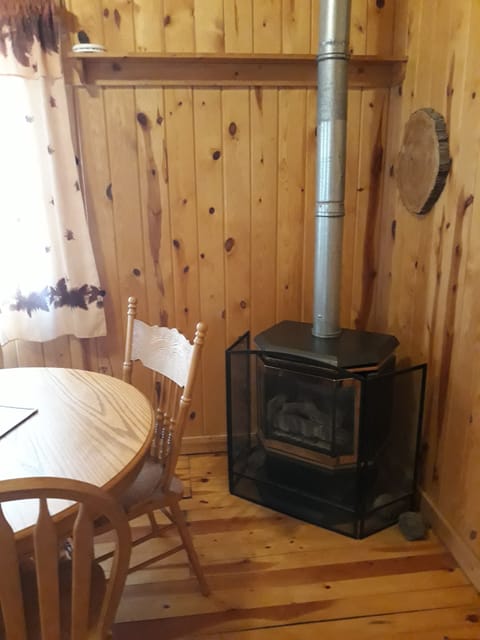 #3 Pines Cabin | Living area | 42-inch flat-screen TV with cable channels, TV