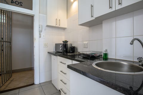 Basic Apartment | Private kitchen | Mini-fridge, microwave, stovetop, toaster