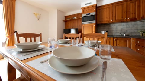 Apartment | Private kitchenette | Full-size fridge, microwave, oven, stovetop