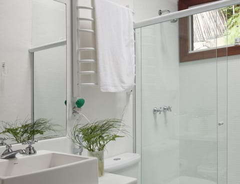 Standard Double Room | Bathroom | Towels