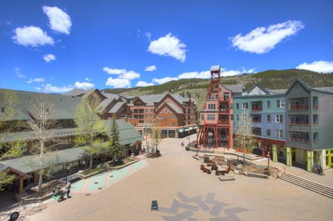 Room, 3 Bedrooms (Black Bear Lodge) | Balcony view