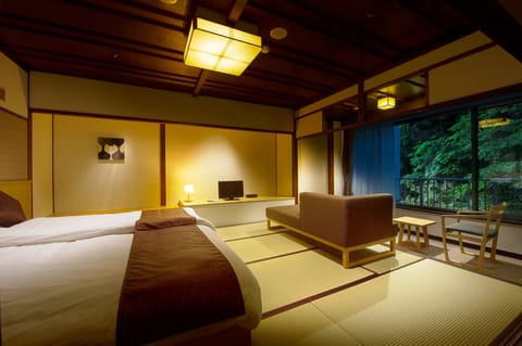 Japanese style room with low beds, Non Smoking | In-room safe