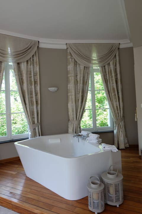 Bathrobes, towels, soap, shampoo