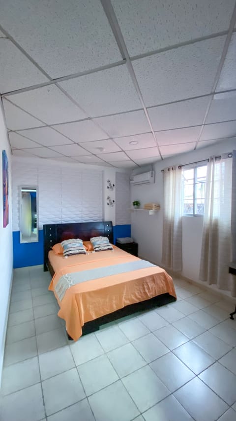 Standard Room, 1 Double Bed | Bathroom | Towels, soap, shampoo, toilet paper