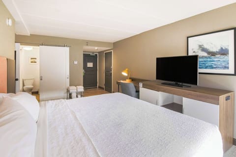 Suite, 1 King Bed | Premium bedding, pillowtop beds, laptop workspace, blackout drapes