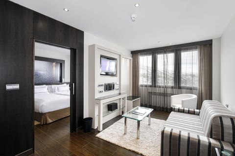 Suite (The Level) | Down comforters, memory foam beds, minibar, in-room safe