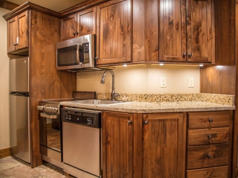 Villa, 1 Bedroom | Desk, laptop workspace, iron/ironing board, free WiFi