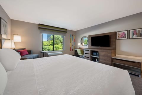 Room, 1 King Bed, Accessible (Roll-In Shower) | In-room safe, desk, laptop workspace, blackout drapes