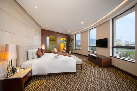 Premier Suite (Free Pick up Airport Service, Please  Book At Least 1 day Before Arrival Date) | Minibar, in-room safe, blackout drapes, soundproofing