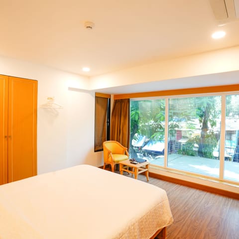 Deluxe Double Room | In-room safe, iron/ironing board, free WiFi