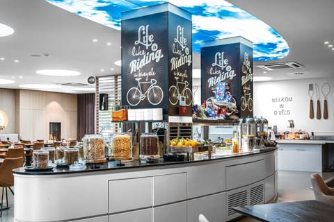 Daily full breakfast (EUR 18 per person)