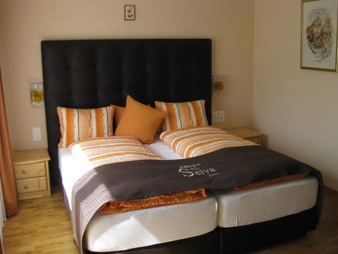 Desk, soundproofing, cribs/infant beds, rollaway beds