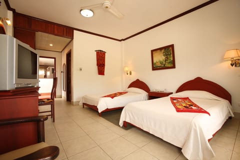 Standard Twin Room | Minibar, in-room safe, rollaway beds, free WiFi