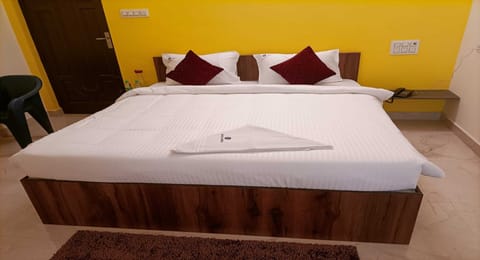 Deluxe Double Room | Premium bedding, free WiFi, bed sheets