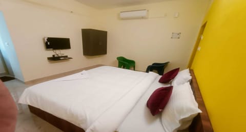 Basic Single Room | Premium bedding, free WiFi, bed sheets