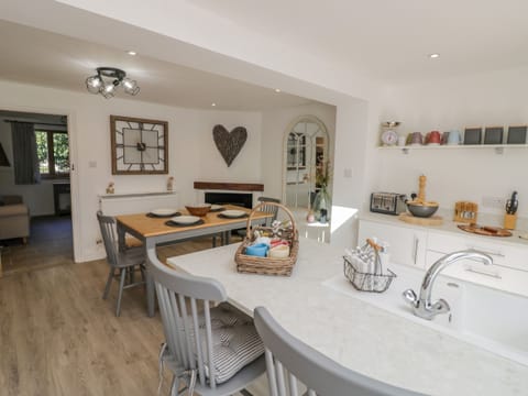 Cottage | Private kitchen | Fridge, dishwasher, electric kettle, toaster