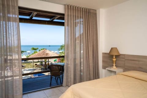 Suite, Jetted Tub, Ocean View | Minibar, in-room safe, free WiFi, bed sheets