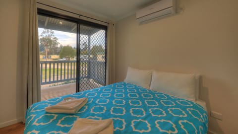 Lookout Point Villa - 3 Berth (Double and Single Bed) - No Pets Allowed | Free WiFi, bed sheets