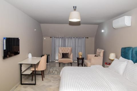 Deluxe Double or Twin Room | Iron/ironing board, free WiFi, bed sheets