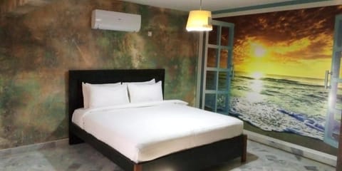 Deluxe Double Room | Iron/ironing board, free WiFi, bed sheets