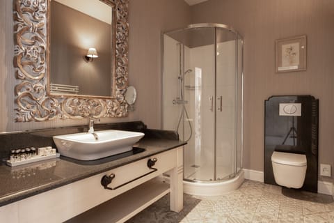 Executive Double | Bathroom | Free toiletries, hair dryer, bathrobes, slippers