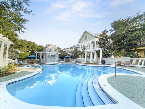 House, 5 Bedrooms | Pool