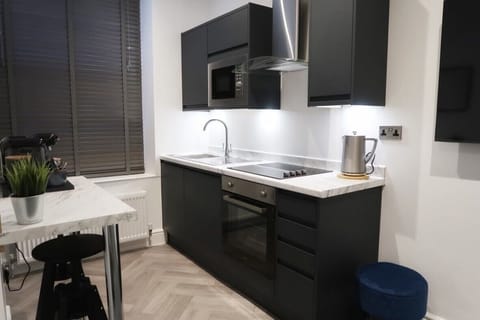 City Apartment | Private kitchen | Electric kettle