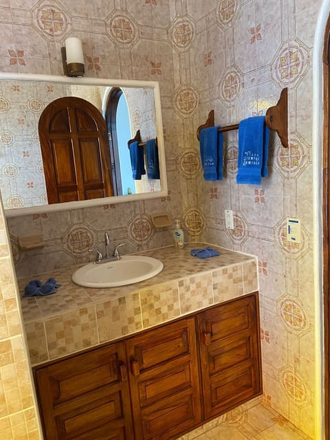 Superior Room | Bathroom | Shower, towels