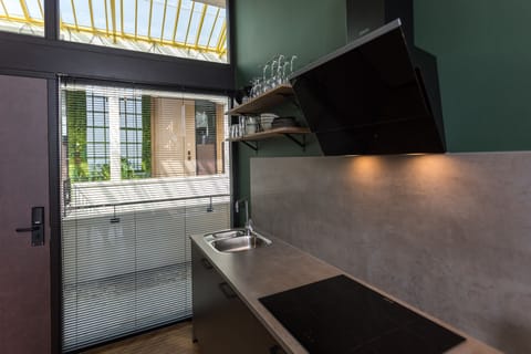 Superior Suite 4P | Private kitchen | Mini-fridge, coffee/tea maker, electric kettle