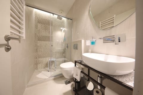 Superior Double or Twin Room | Bathroom | Free toiletries, hair dryer, bathrobes, slippers