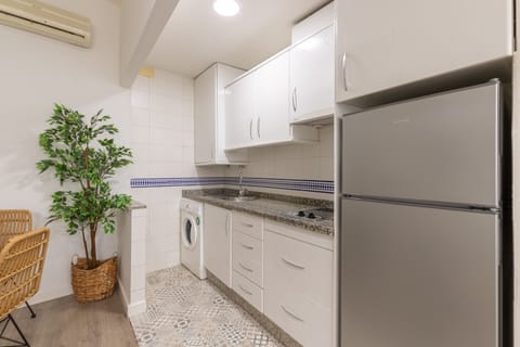 Classic Apartment, 1 Bedroom | Private kitchen | Full-size fridge, microwave, cookware/dishes/utensils