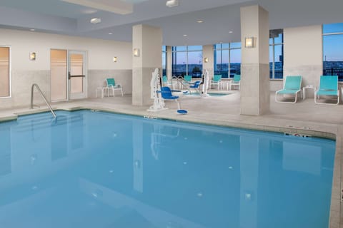 Indoor pool, sun loungers