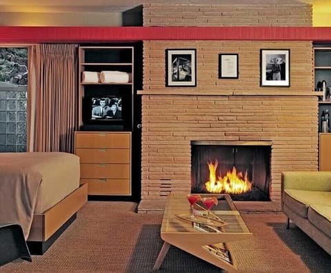 108 Frey Lounge | In-room safe, individually decorated, individually furnished