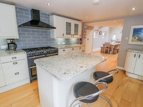 Fridge, dishwasher, electric kettle, toaster