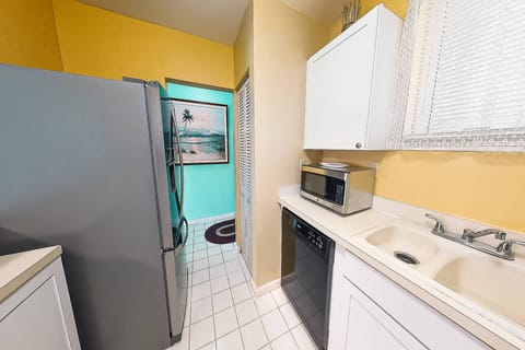 Condo (Kingston Arms On Lido Key, 1BR) | Exterior