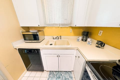 Condo (Kingston Arms On Lido Key, 1BR) | Exterior