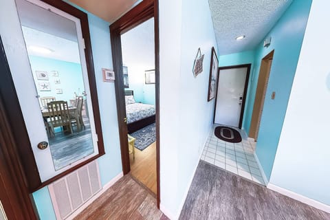 Condo (Kingston Arms On Lido Key, 1BR) | Exterior