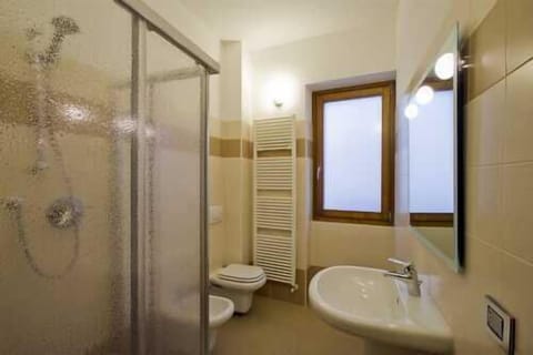 Room | Bathroom | Shower, free toiletries, hair dryer, bidet