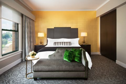 Superior Suite, 1 King Bed with Sofa bed, City View | Premium bedding, pillowtop beds, in-room safe, desk