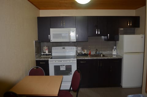 Efficiency, Room, 2 Queen Beds, Non Smoking | Private kitchen | Fridge, microwave, coffee/tea maker, toaster