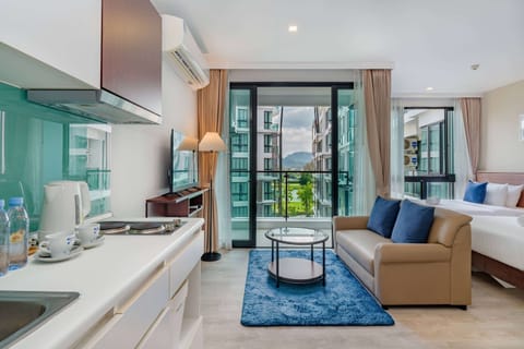 Free minibar items, in-room safe, individually furnished, desk