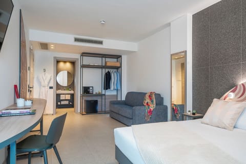 Family Double or Twin Room | Hypo-allergenic bedding, down comforters, minibar, in-room safe