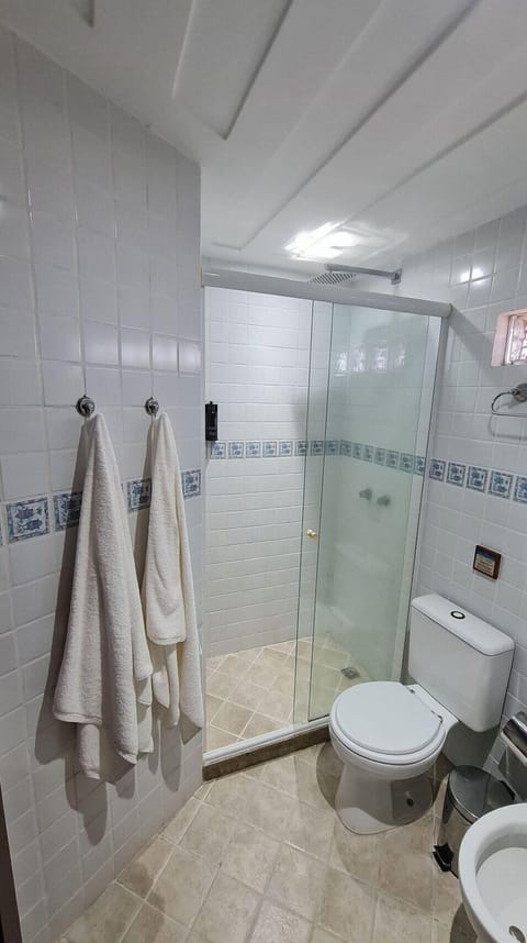 Standard Triple Room | Bathroom