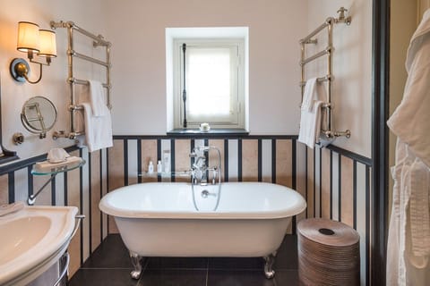 Suite (Seven) | Bathroom | Separate tub and shower, free toiletries, hair dryer, bathrobes