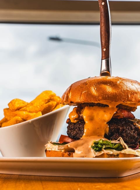 Breakfast, lunch, dinner served; Regional cuisine 