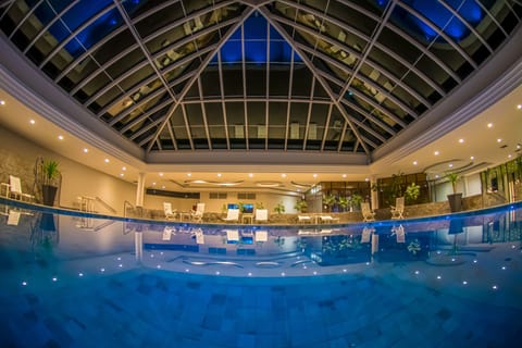 Indoor pool, sun loungers