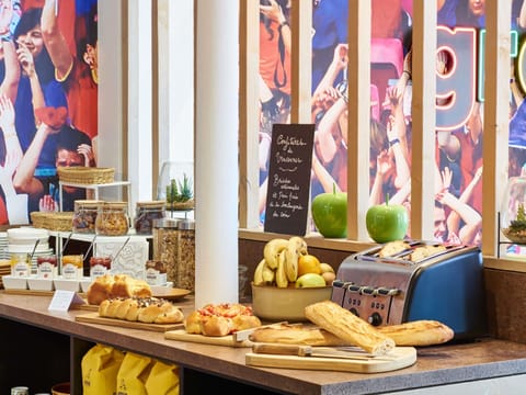 Daily buffet breakfast for a fee