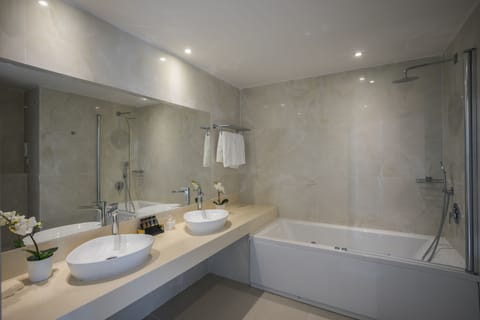 Family Suite, 1 Bedroom, Balcony, Ocean View | Bathroom | Shower, free toiletries, hair dryer, slippers